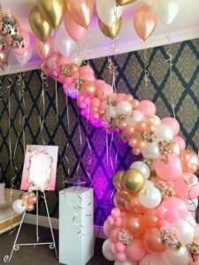 garland-ceiling-balloons